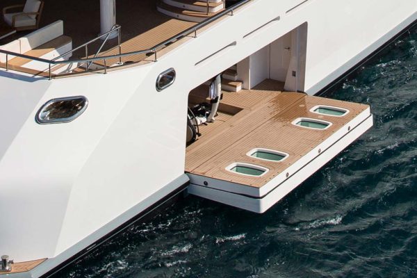 newthex-hull-door-side-superyacht-irimari-1000