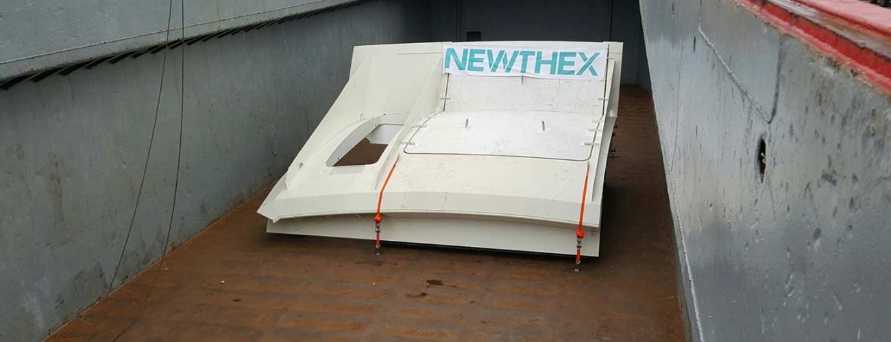 Newthex - delivers hull door by boat