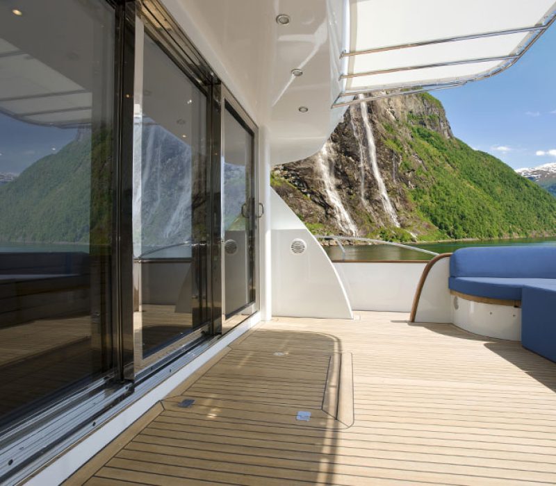 newthex-superyacht-glass-stainlesssteel-exterior-sliding-door-accomodation