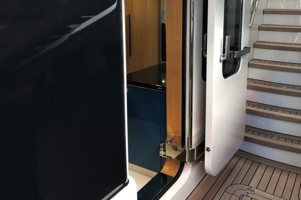 newthex-superyacht-panthograph-door-accomodation