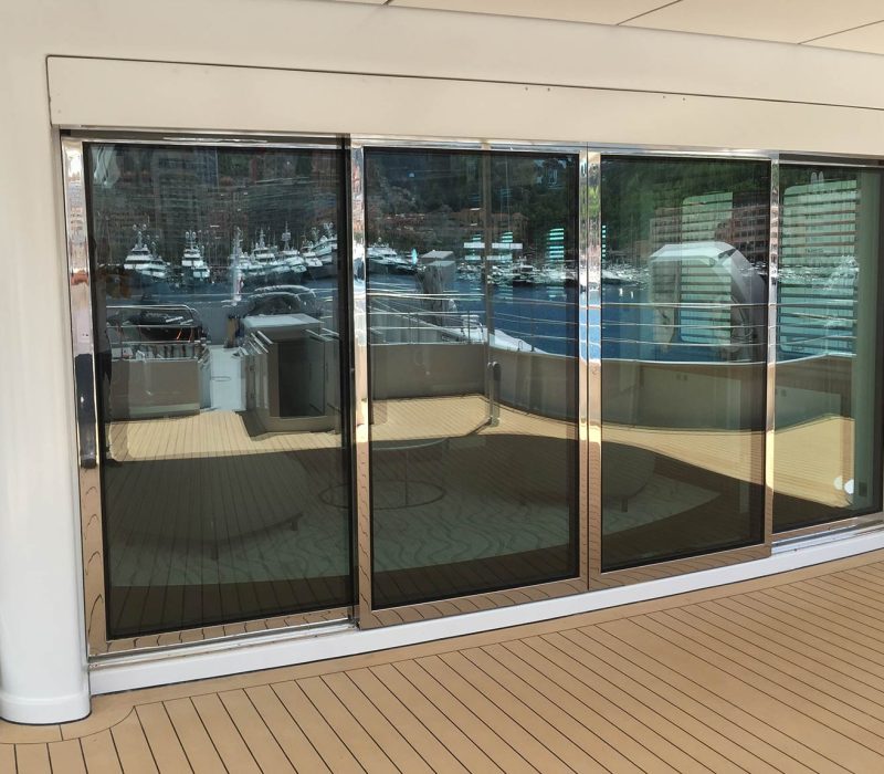 newthex-web-1700x1150-sliding-panaroma-glass-door-mega-yacht