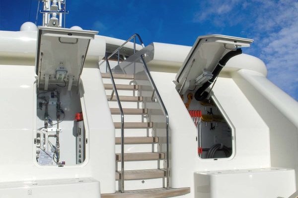 newthex-yacht-Weather-tight-lockers-for-convenient-fore-deck-storage-open-1200