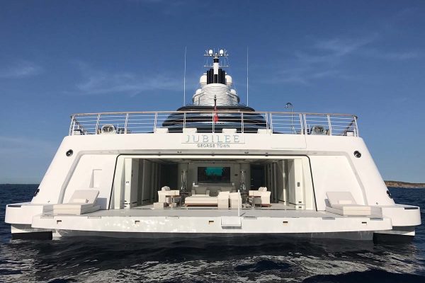 newthex-yachts-info-hull-door-stern-jubilee